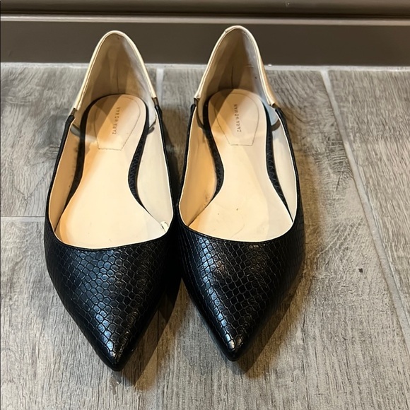 Zara Black/Beige Pointed Toe Flats with Textured Finish, size 38/US 7 1/2 - Picture 1 of 11